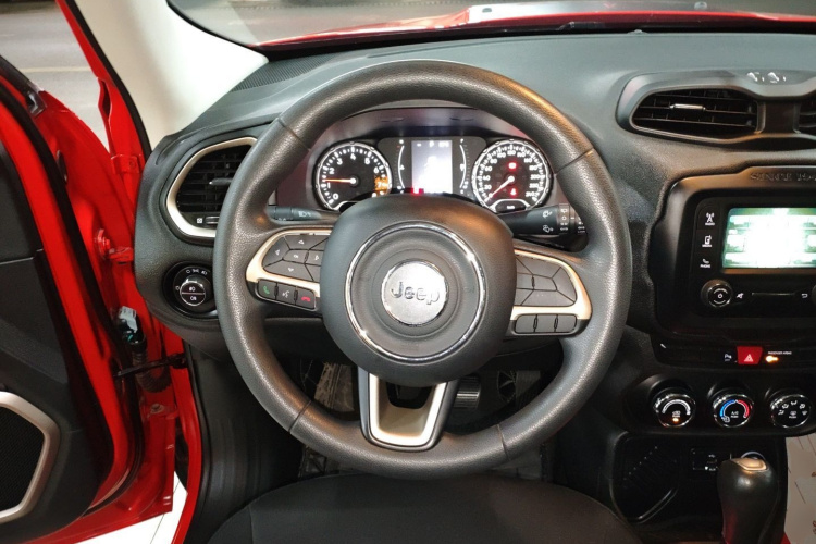 Jeep 自由侠 2017款 180T 自动高能版中控内饰13