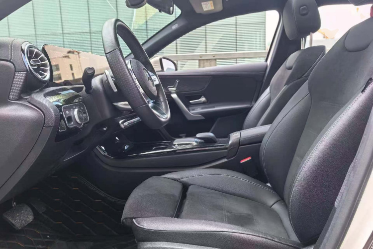 奔驰A级 2022款 改款三 A 200 L 运动轿车时尚型局部细节19