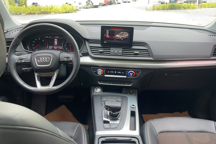 奥迪Q5L 2020款 改款 40 TFSI 荣享进取型中控内饰7003