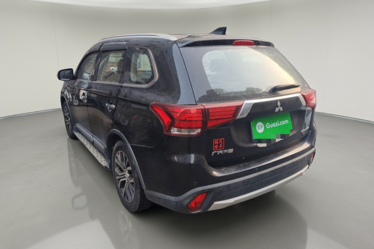 三菱 欧蓝德 2018款 2.4L 四驱精英版 5座车身外观5