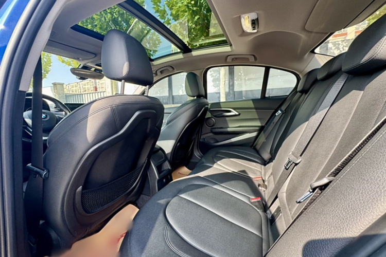 宝马1系 2017款 118i 运动型中控内饰7004