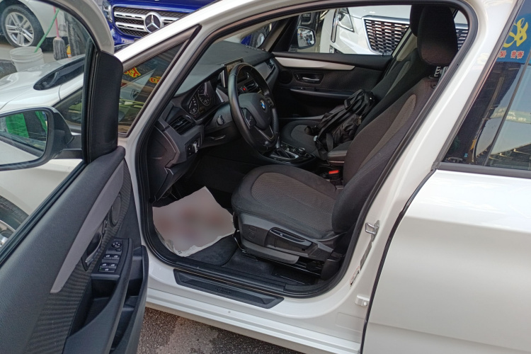 宝马2系多功能旅行车 2015款 218i 领先型中控内饰20