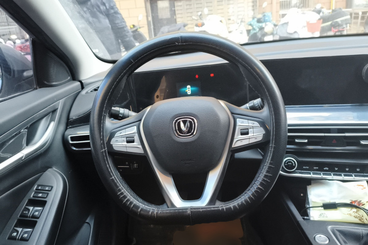 长安 逸动 2020款 PLUS 1.6L GDI 手动豪华型中控内饰13