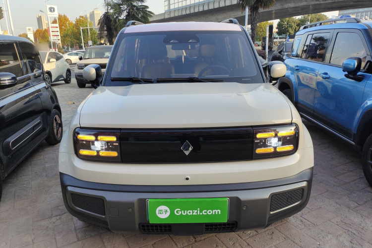 宝骏悦也Plus 2024款 智尊版 4座车身外观2