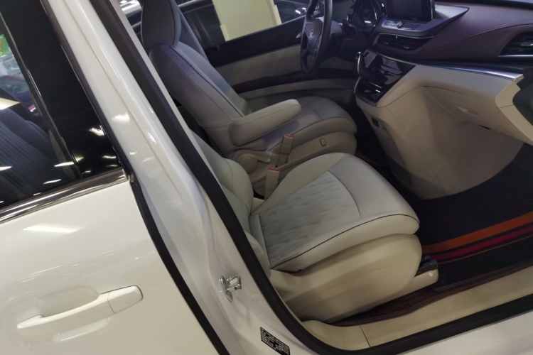 别克GL8 2021款 陆上公务舱 652T 舒适型局部细节41