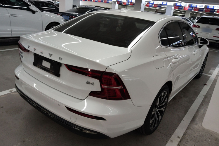 沃尔沃S60 2023款 B4 智远豪华版车身外观7