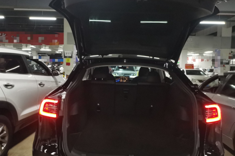 特斯拉 Model Y 2022款 长续航全轮驱动版局部细节23