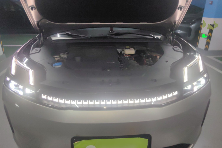 领克08 EM-P 2025款 120km 长续航Halo机舱底盘24