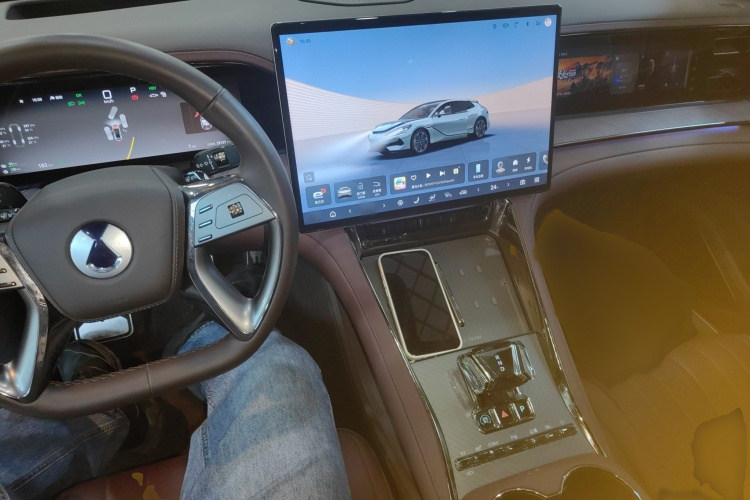 腾势Z9GT 2024款 1100四驱Max版中控内饰7002