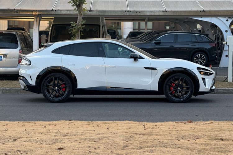 小米汽车 小米YU7 2025款 超长续航高性能四驱Max版车身外观6011