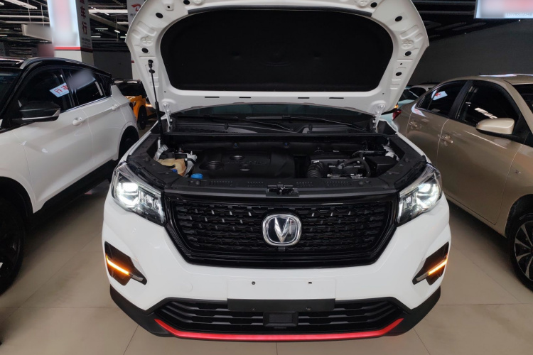 长安CS75 2021款 荣耀百万版 280T DCT领航型机舱底盘24