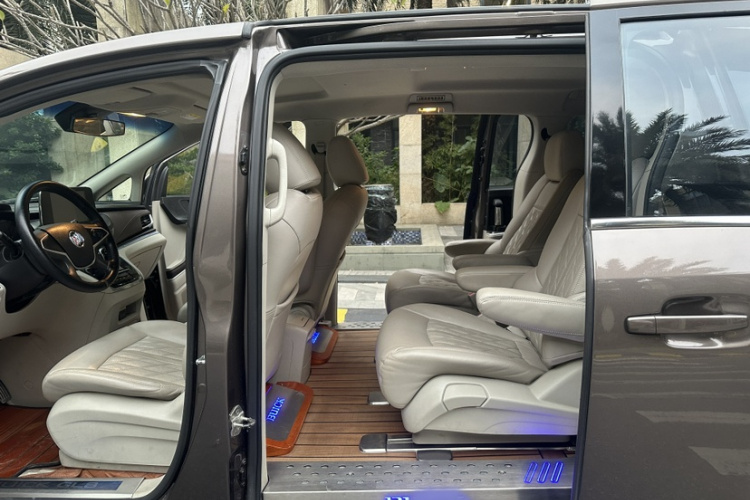 别克GL8 2021款 陆上公务舱 652T 舒适型中控内饰7003