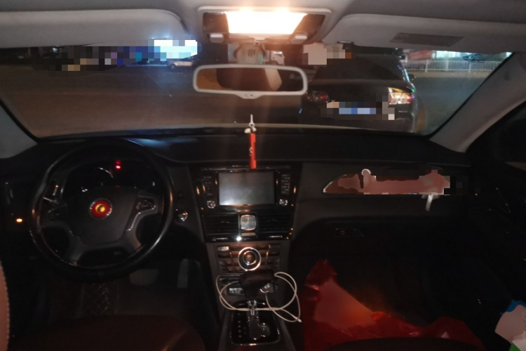 红旗H7 2015款 2.0T 豪华型中控内饰7002