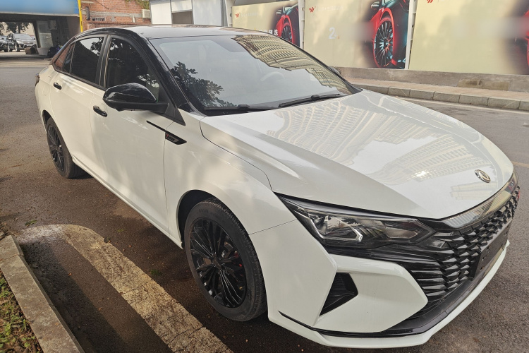 东风风神 奕炫MAX 2023款 1.5T 超酷潮爸版车身外观3