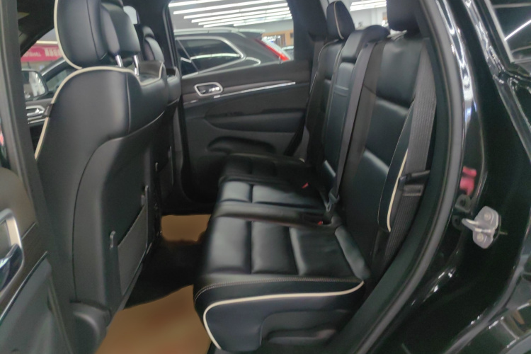 Jeep 大切诺基(进口) 2015款 3.6L 豪华导航版中控内饰7001