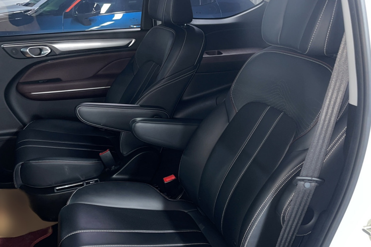 广汽传祺 传祺M6 2023款 PRO 270T DCT尊享版中控内饰7001