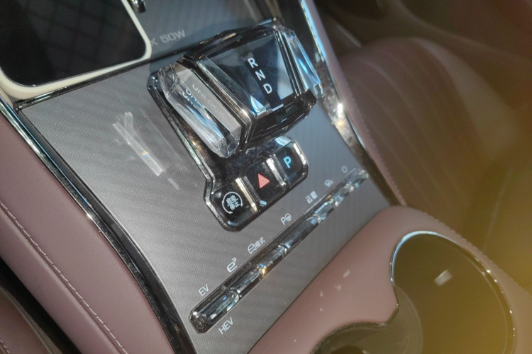 腾势Z9GT 2024款 1100四驱Max版局部细节18