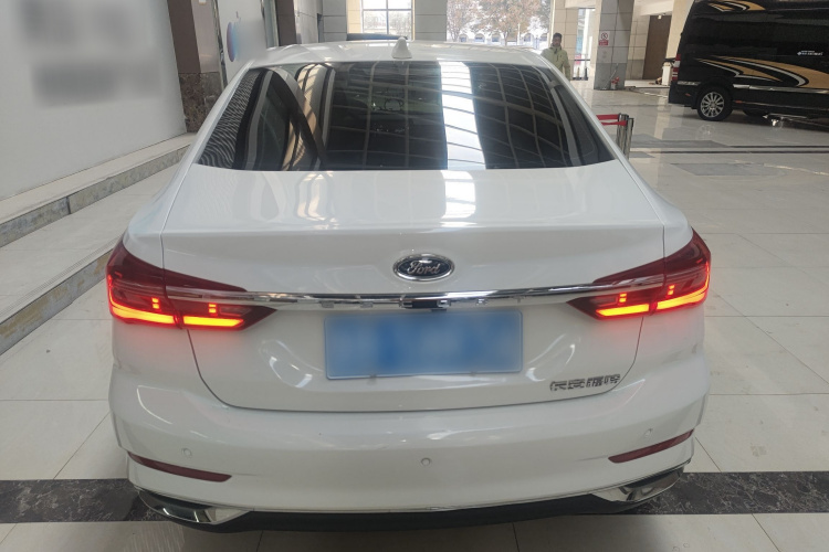 福特 福睿斯 2021款 1.5L 自动钻石版车身外观6