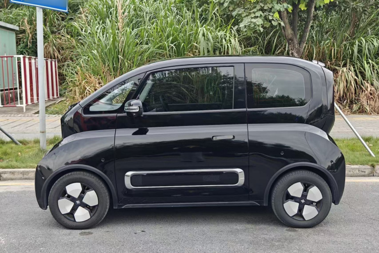 宝骏KiWi EV 2023款 大疆版 磷酸铁锂车身外观6006