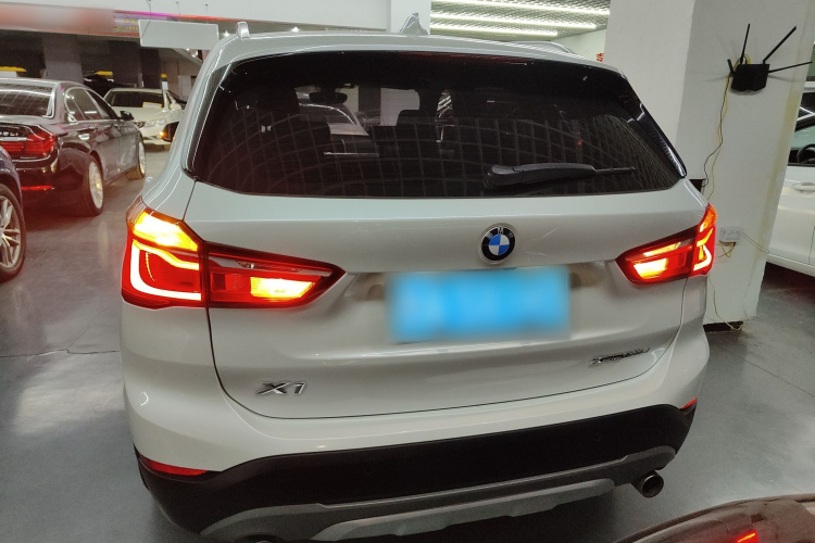 宝马X1 2018款 xDrive20Li 尊享型车身外观6
