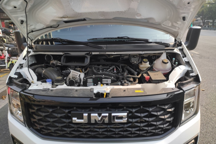 江铃福顺 2025款 2.0T 8AT柴油短轴中顶商运型多功能乘用车5/6座局部细节24