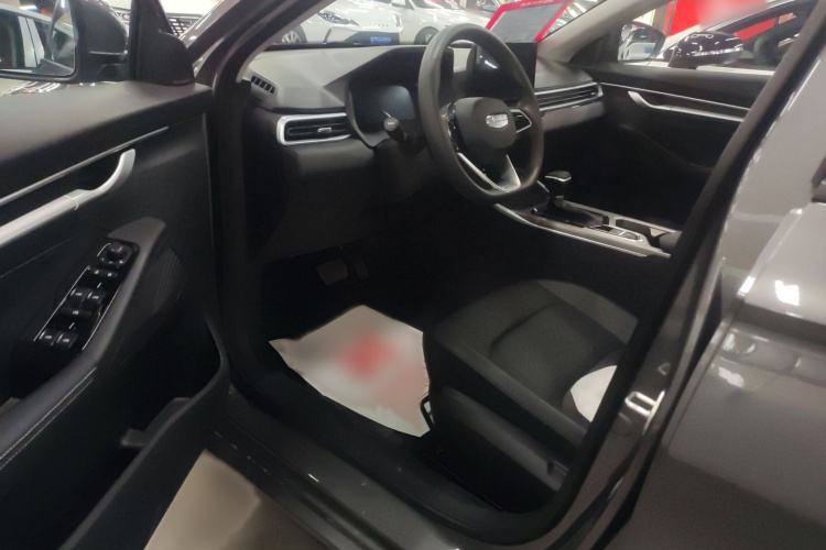 吉利汽车 帝豪 2025款 第4代 1.5L CVT星耀版中控内饰7002
