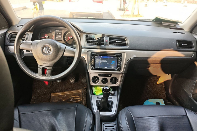 大众 朗逸 2013款 改款经典 1.6L 手动风尚版中控内饰12