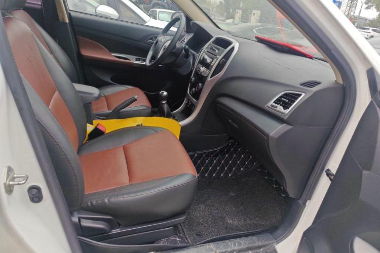 比亚迪F3 2015款 节能版 1.5L 手动舒适型中控内饰41