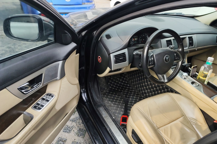 捷豹XF 2014款 XF 2.0T 风华版中控内饰20