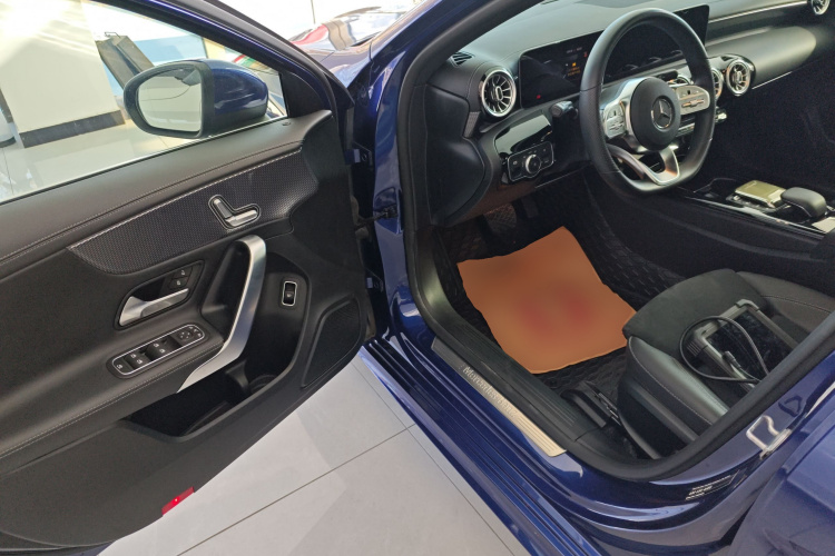 奔驰A级 2020款 改款 A 200 L 运动轿车时尚型中控内饰20