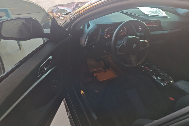 宝马2系(进口) 2021款 225i 四门轿跑车 M运动曜夜套装中控内饰7003