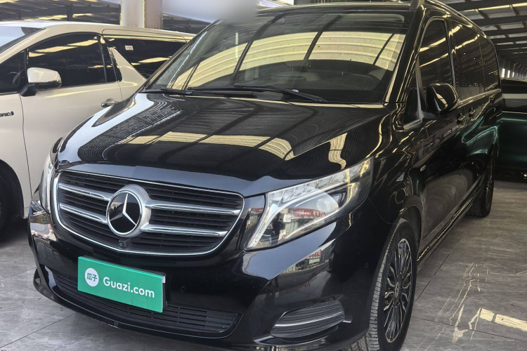 奔驰V级 2018款 V 260 L 尊贵加长版 国V车身外观1