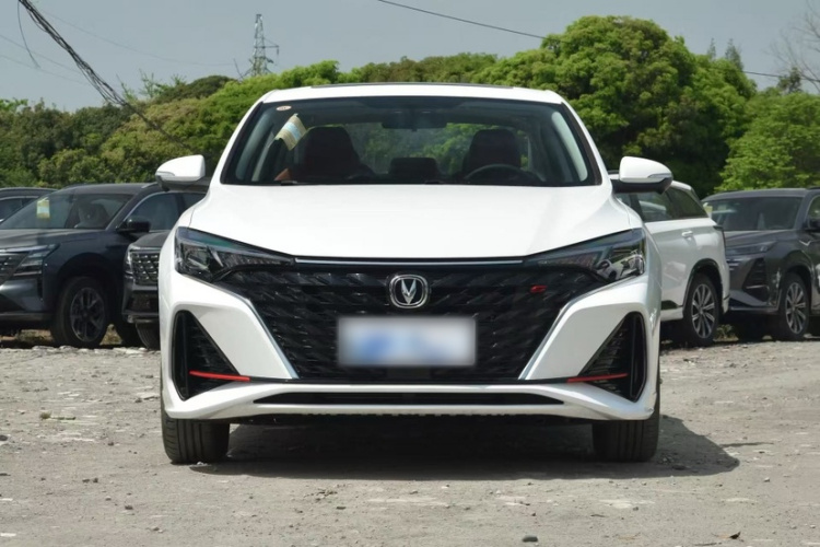 长安 逸动 2025款 PLUS 1.4T 双离合高能版车身外观6004