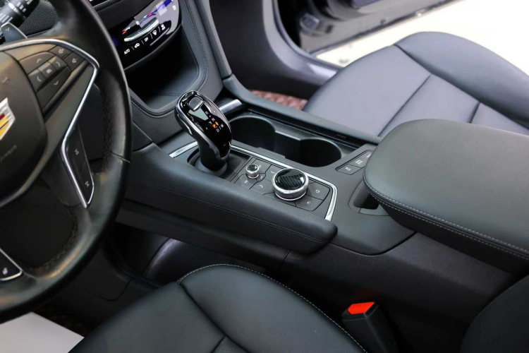 凯迪拉克XT5 2022款 2.0T 四驱尊贵型中控内饰7005
