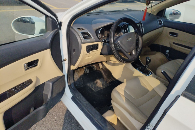 奇瑞E3 2015款 1.5L 手动智尚型中控内饰20