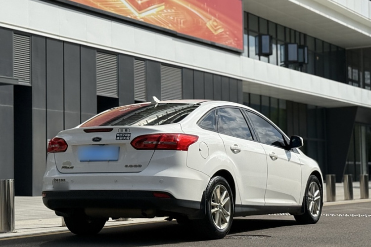 福特 福克斯 2017款 三厢 1.6L 自动风尚型智行版车身外观6003