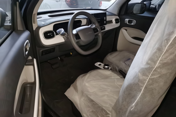 吉利银河 2025款 210km 熊猫卡丁中控内饰19