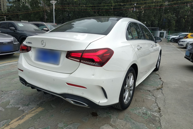 奔驰A级 2019款 A 200 L 运动轿车车身外观7