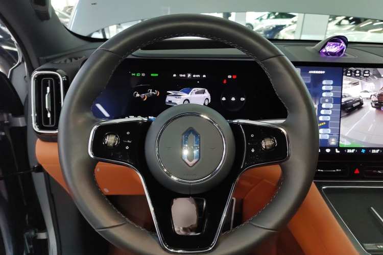 鸿蒙智行 问界M8 2025款 增程 Max+版 53.4kWh 5座版中控内饰13