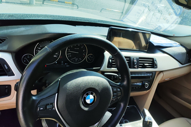 宝马3系GT 2014款 320i 领先型中控内饰7002