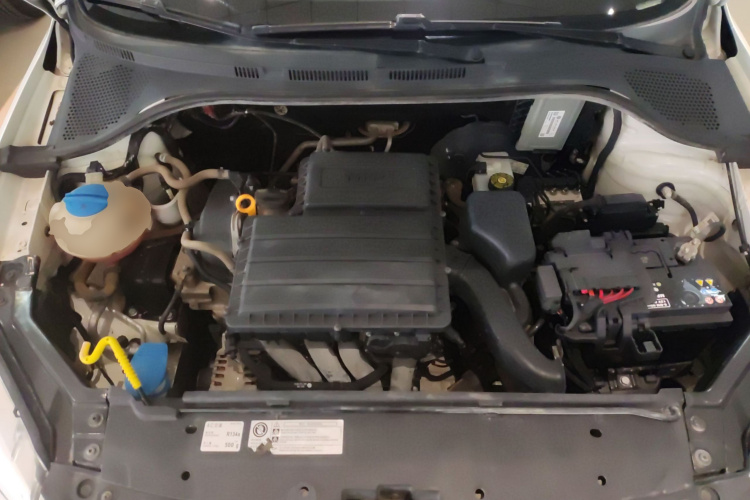 大众 桑塔纳 2015款 1.6L 自动舒适版机舱底盘24