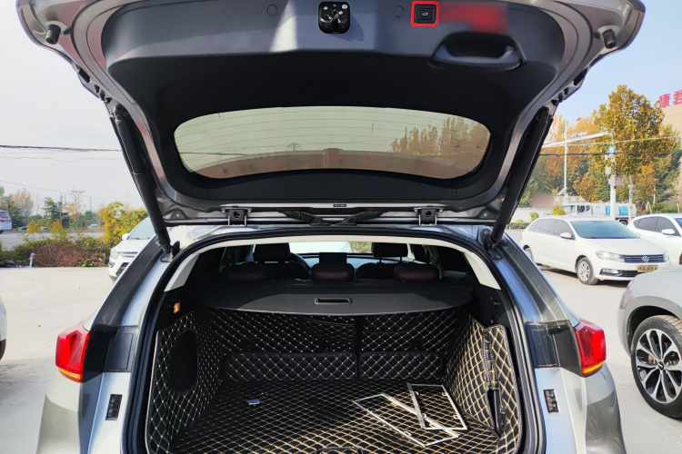 魏牌 VV7 2017款 2.0T 旗舰型机舱底盘23