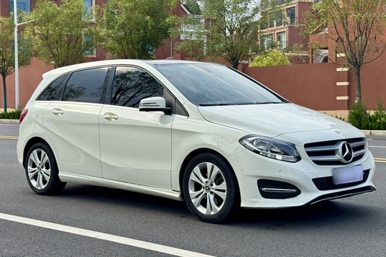 奔驰B级 2019款 B 200 动感型车身外观6005