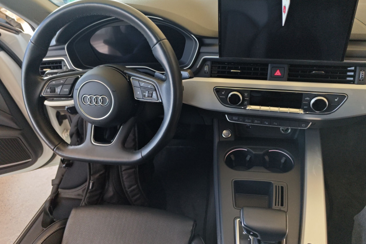 奥迪A4L 2022款 40 TFSI 豪华动感型中控内饰12