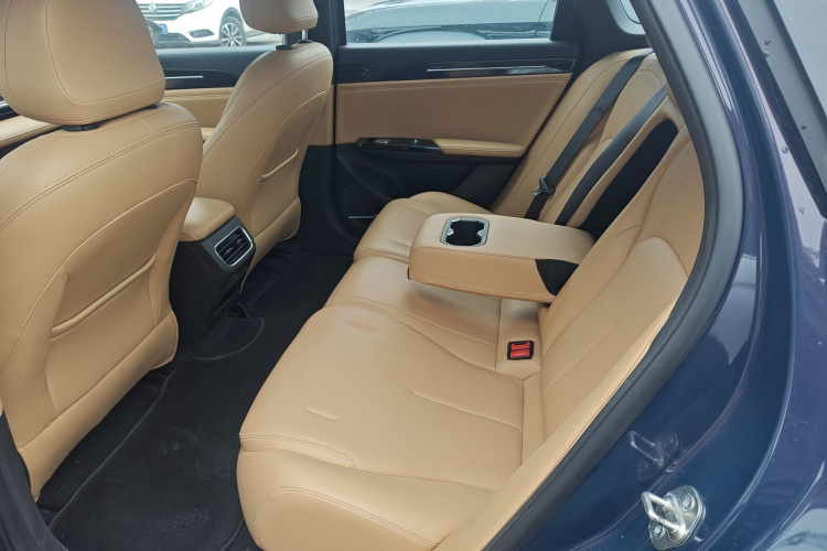 吉利银河 银河L6 2023款 125km 星舰中控内饰21