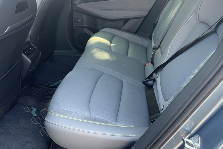 领克08 EM-P 2025款 220km 四驱性能Halo中控内饰7009