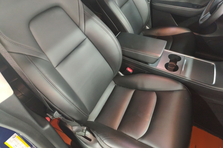 特斯拉 Model Y 2021款 长续航全轮驱动版局部细节41