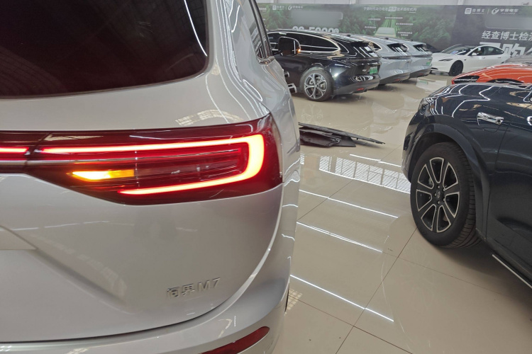 鸿蒙智行 问界M7 2024款 1.5T 智驾四驱Ultra版 5座车身外观9