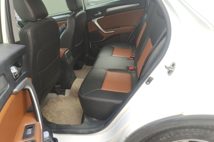 江汽集团 瑞风S3 2014款 1.5L 手动豪华智能型中控内饰7004