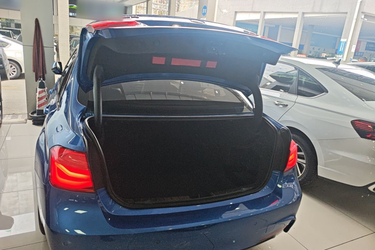 宝马3系 2018款 320Li 领先型M运动套装机舱底盘23